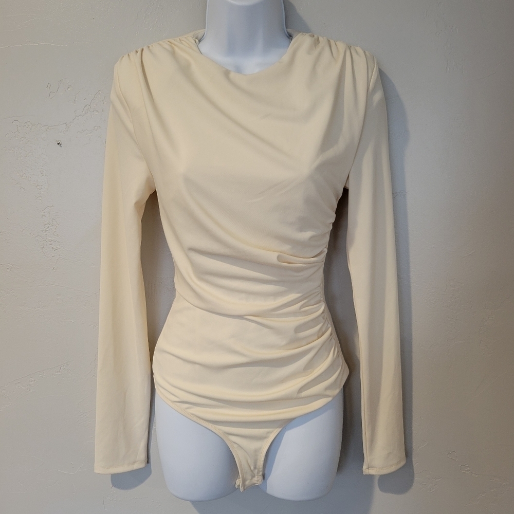 Bohme NWOT Ivory Cream Long Sleeve Bodysuit Ruched Shoulder Pads Thong XS Small